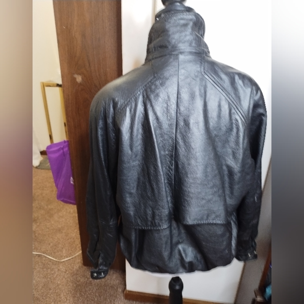 Vintage Wilson's Leather bomber jacket - Picture 2 of 10